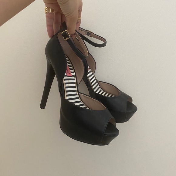 Betsey Johnson Shoes - Betsey Johnson pumps